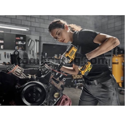 Акумулаторен Гайковерт Dewalt DCF891N, 18 V, 812 Nm, 1/2", Без Батерия и Зарядно