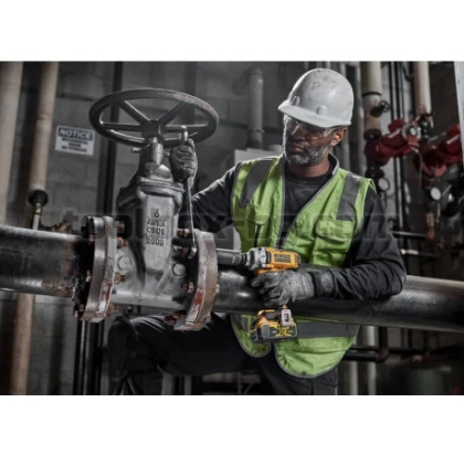 Акумулаторен Гайковерт Dewalt DCF892N 18 V, Без Батерии и Зарядно Устройство