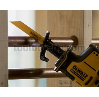 Акумулаторен Прав Трион Dewalt DCS369M2 18 V , 2 Батерии х 4 Ач, Зарядно У-во и Куфар