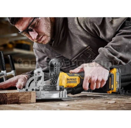 Акумулаторна Бисквит Машина Dewalt DCW682NT, 18 V, 0 - 20 мм, Без Батерия и Зарядно + Куфар