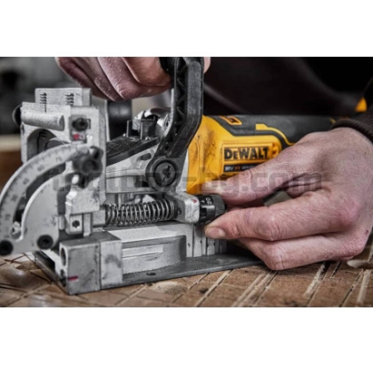 Акумулаторна Бисквит Машина Dewalt DCW682NT, 18 V, 0 - 20 мм, Без Батерия и Зарядно + Куфар