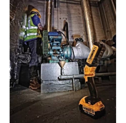 Акумулаторен LED Фенер Dewalt DCL050 18 V Без Зарядно Устройство и Батерии 
