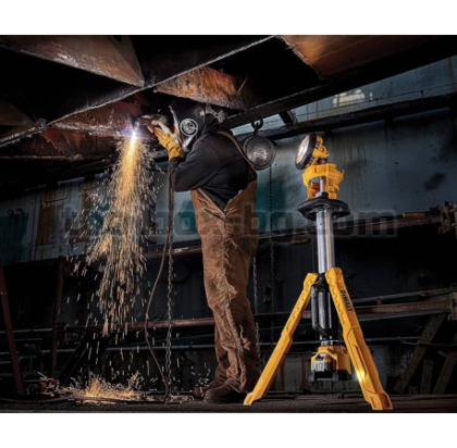 Акумулаторен LED Фенер Dewalt DCL079 18 V , с Тринога. Без зарядно Устройство и Батерии 