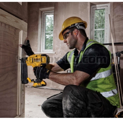 Акумулаторен Пистолет за Пирони Dewalt DCN680N, 18 V - Без Батерия и Зарядно У-во.