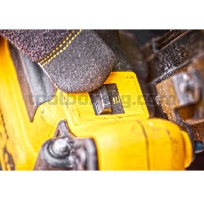 Акумулаторен Пистолет за Пирони Dewalt DCN930N, 18 V, 50 - 90 мм, 33°, Без Батерия и Зарядно У-во.