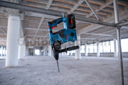 Акумулаторен перфоратор Bosch GBH 18V-28 CF, SDS-Plus, 2x 8.0 Ah ProCore + зарядно устройство и Куфар