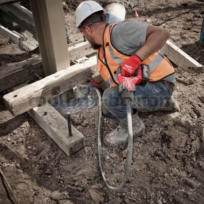 Milwaukee FUEL M18FCVN24-502 M18  безжичен вибратор за бетон, 2x 5.5 Ah HB Батерия и бързо зарядно устройство