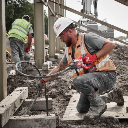 Milwaukee FUEL M18FCVN24-502 M18  безжичен вибратор за бетон, 2x 5.5 Ah HB Батерия и бързо зарядно устройство