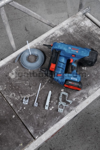 Акумулаторен пистолет за пирони Bosch GNB 18V-40 без батерия и зарядно устройство в Куфар XL-BOXX