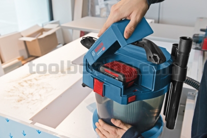 Безжична прахосмукачка за мокро/сухо почистване Bosch GAS 18V-10 L Без батерия, зарядно устройство + комплект асесоари