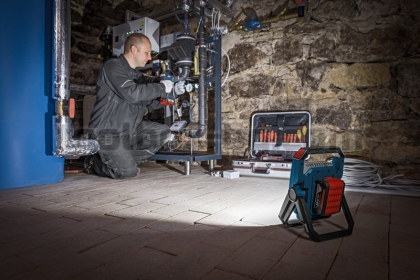 Акумулаторна лампа Bosch GLI 18 V-1900 Professional Без батерия и зарядно