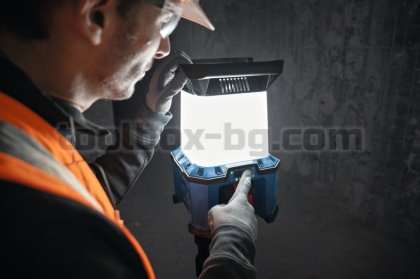 Акумулаторна строителна лампа Bosch GLA 18VH-7500 Батерията и кабелът за зареждане не са включени