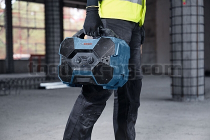 Безжичнa тонколона Bosch GPB 18V-6 C с Bluetooth Батерия и зарядно не са включени