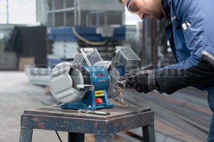 Шмиргел Bosch GBG 35-15 Professional, включващ 2 шлифовъчни диска