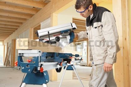 Комбиниран циркуляр Bosch GTM 12 JL Professional, включен 1x режещ диск, 