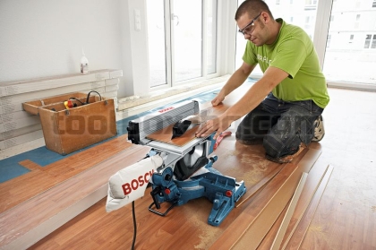 Комбиниран циркуляр Bosch GTM 12 JL Professional, включен 1x режещ диск, 