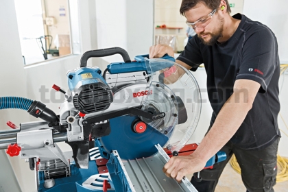 Професионален настолен циркуляр Bosch GCM 12 SDE