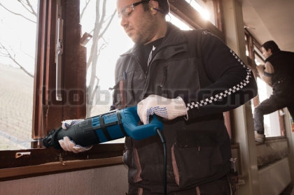 Саблен трион Bosch GSA 1300 PCE Professional в куфар