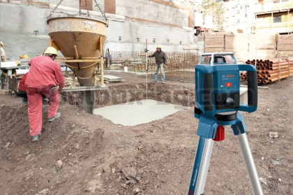 Ротационен лазер Bosch GRL 400 H с батерия GR 240 в куфар