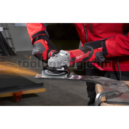 Ъглошлайф Milwaukee AGV 13-125 XE 1250 W в Kутия