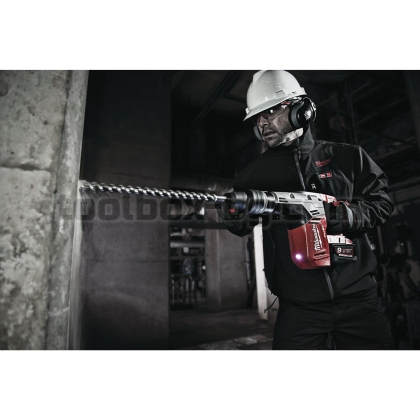 Перфоратор Milwaukee FUEL SDS-max M18CHM-0 без батерия и зарядно в картонена кутия