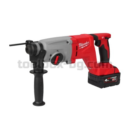 Milwaukee M18™ SDS-plus 26 мм с D-образна Дръжка 2x M18 B4 Батерии, Зарядно устройство M12-18 C и HD Куфар