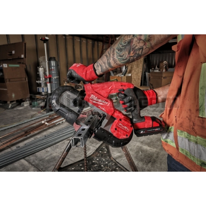 Aкумулаторен лентов трион  Milwaukee FUEL™ M18FBS85-202C, 2 x M18 B2 Батерии, Зарядно и Куфар