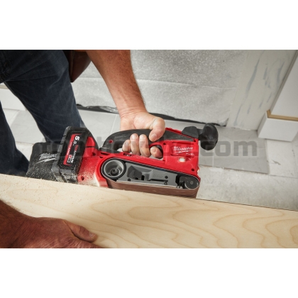 Акумулаторен лентов шлайф Milwaukee FUEL M18FBTS75-502X, 2x 5.5 HB Зарядно Устройство в HD Куфар