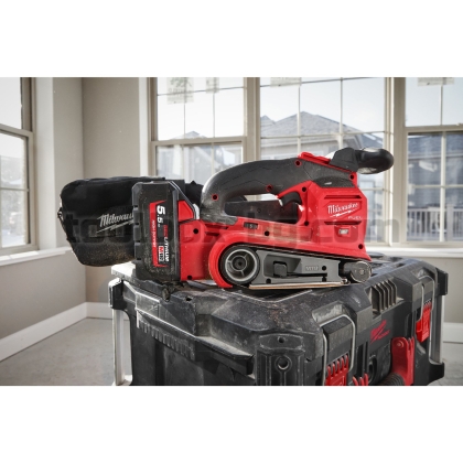 Акумулаторен лентов шлайф Milwaukee FUEL M18FBTS75-502X, 2x 5.5 HB Зарядно Устройство в HD Куфар